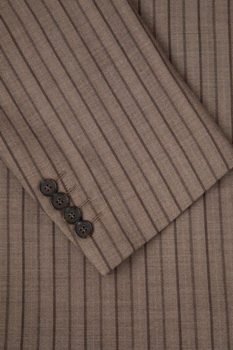 Товар бежевого цвета с внутренней стороны