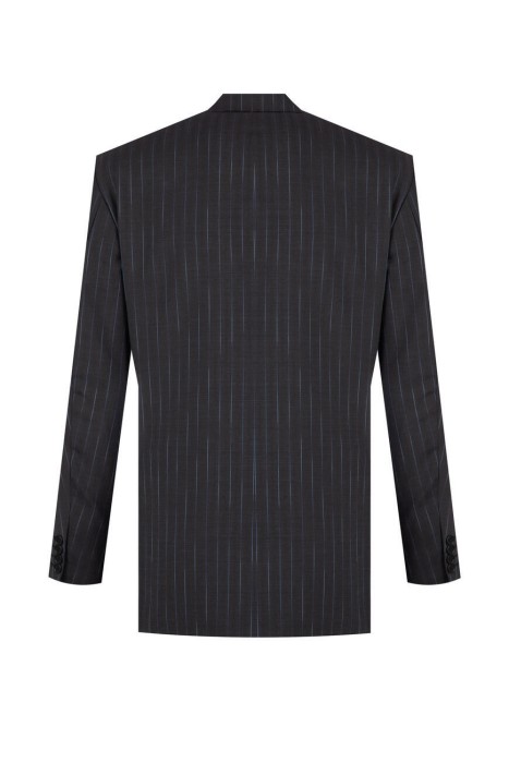 костюм  по цене 40000 руб вид справа