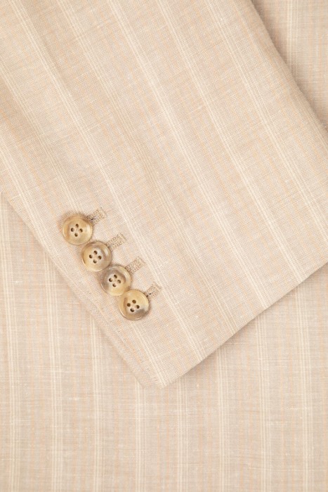 Товар бежевого цвета с внутренней стороны