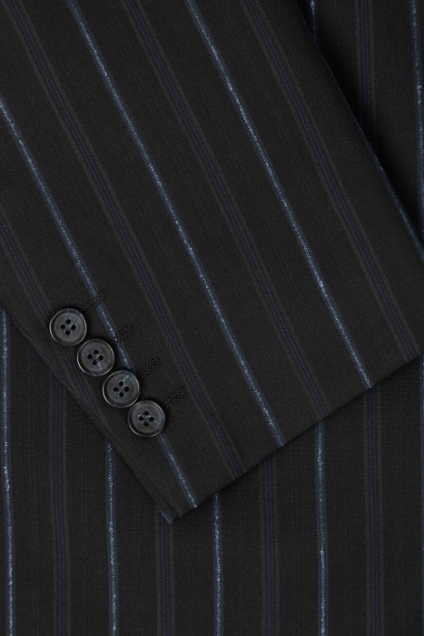 костюм  из шерсти спереди