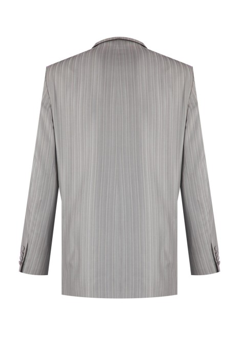 костюм  по цене 32000 руб вид справа