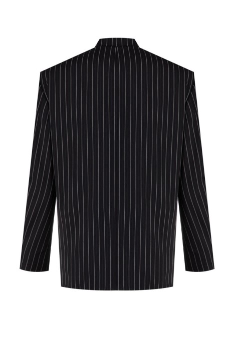 костюм  по цене 52000 руб вид справа