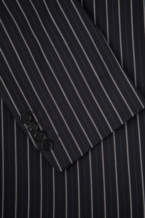 Товар черного цвета с внутренней стороны