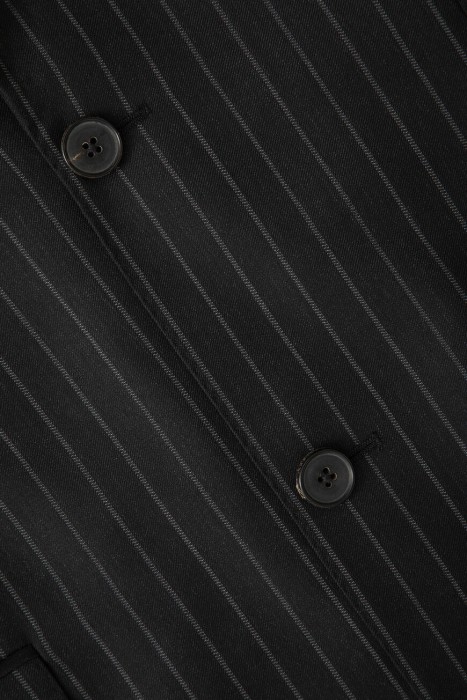 Товар черного цвета с внутренней стороны