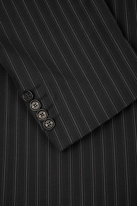 Товар черного цвета с внутренней стороны