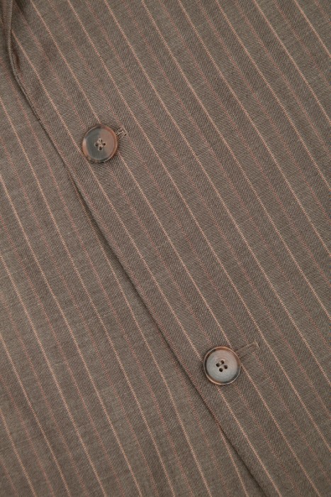 костюм  из шерсти спереди