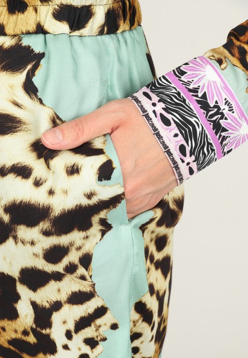 костюм  универсального стиля с лицевой стороны