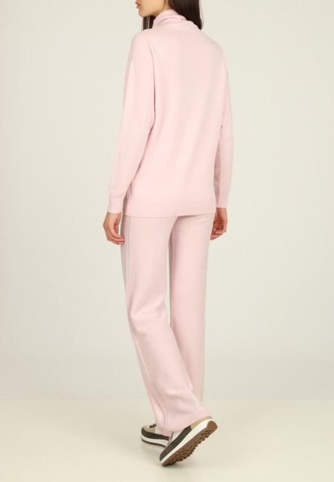 Товар розового цвета с внутренней стороны