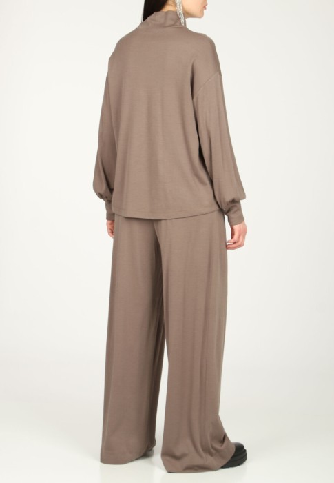 костюм  из проверенных материалов спереди