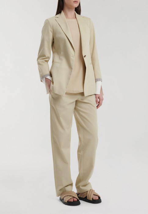 костюм  по цене 144130 руб вид справа