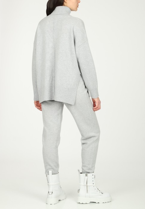 костюм  из проверенных материалов спереди