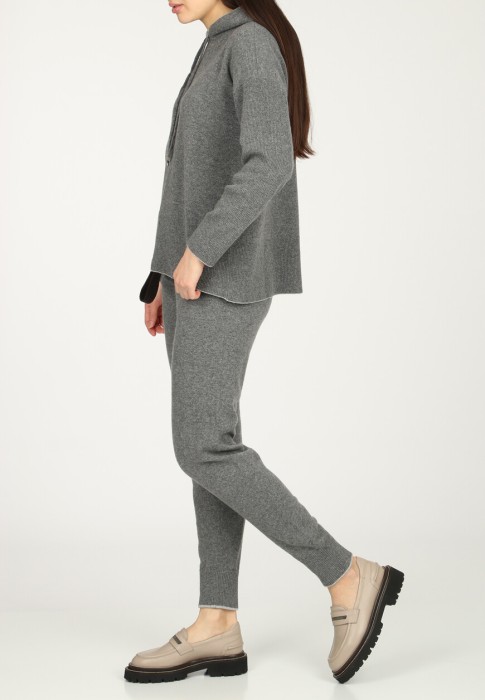 Товар серого цвета с внутренней стороны