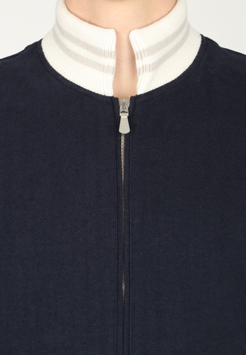 костюм  универсального стиля с лицевой стороны