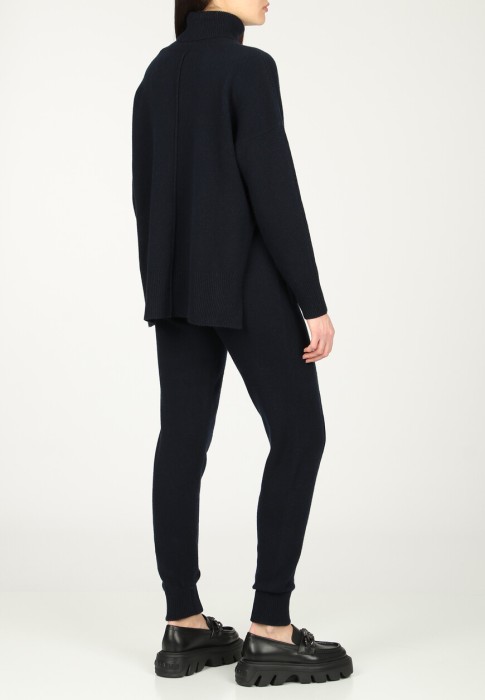 костюм  из проверенных материалов спереди