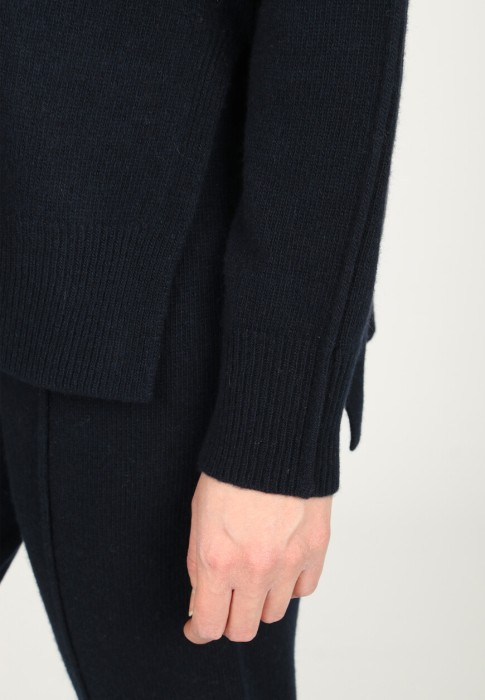 костюм  универсального стиля с лицевой стороны