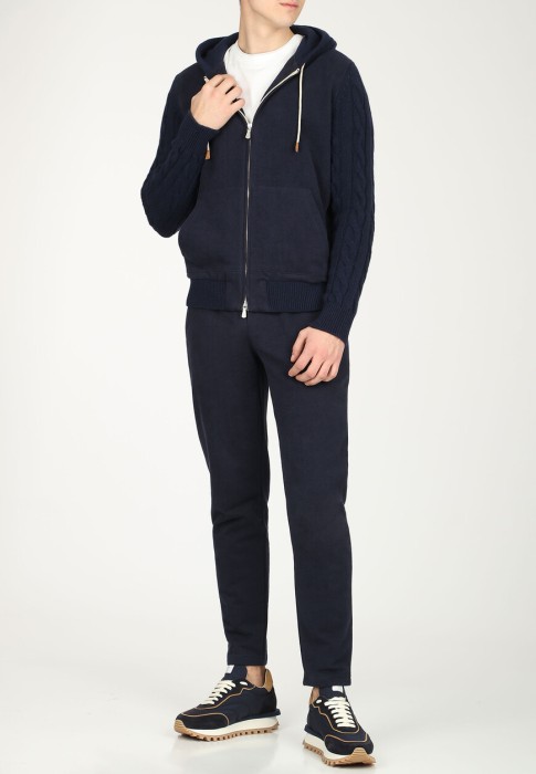 Товар синего цвета с внутренней стороны