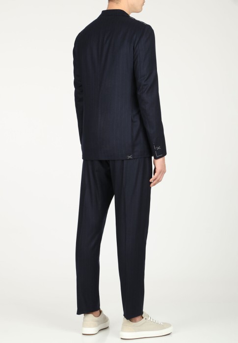 костюм  из проверенных материалов спереди