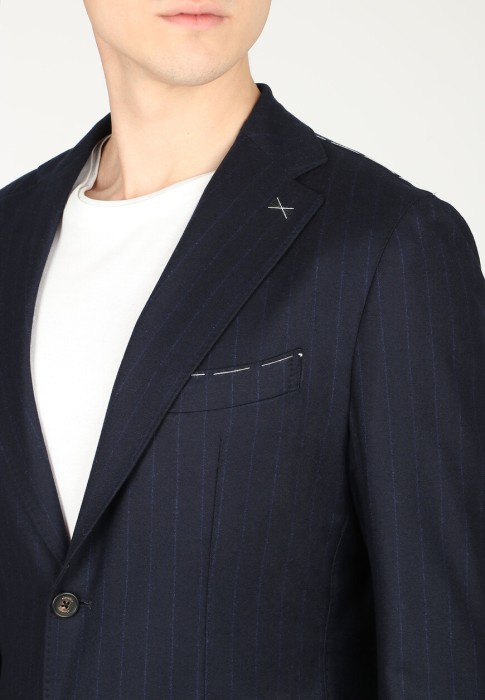 костюм  вид слева