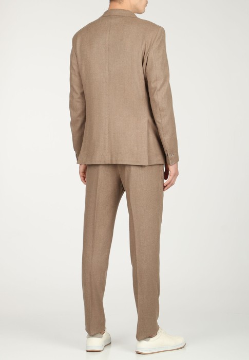 Товар коричневого цвета с внутренней стороны