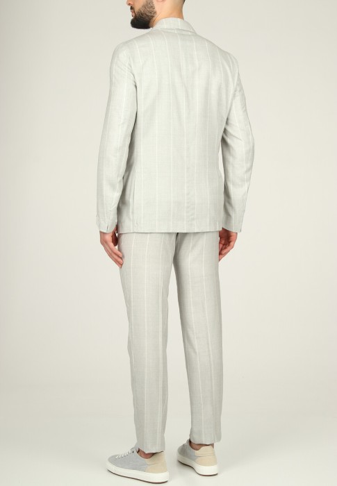 Товар серого цвета с внутренней стороны