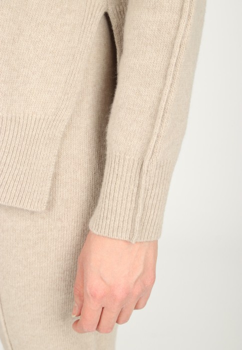 костюм  универсального стиля с лицевой стороны