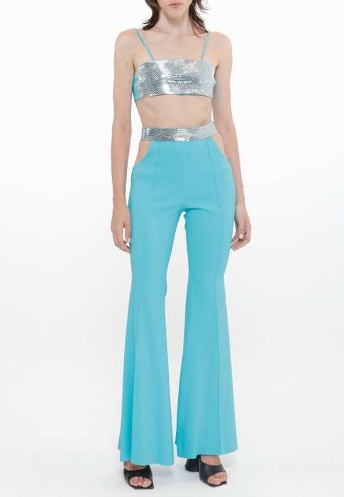 Товар голубого цвета с внутренней стороны