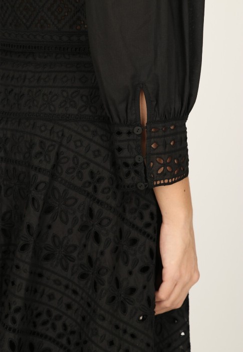 Товар черного цвета с внутренней стороны