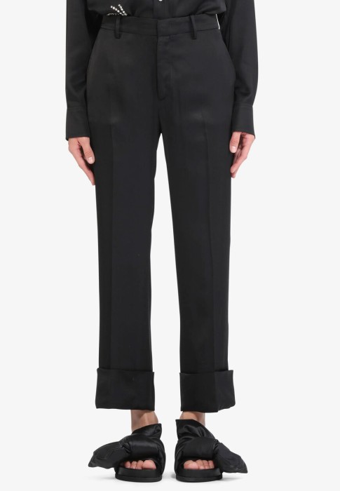 Товар черного цвета с внутренней стороны