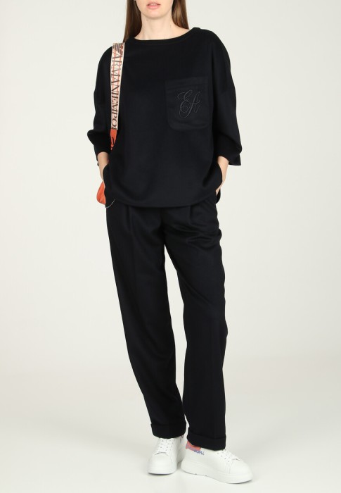 Товар синего цвета с внутренней стороны