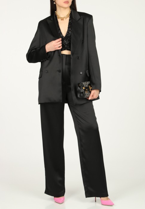 Товар черного цвета с внутренней стороны