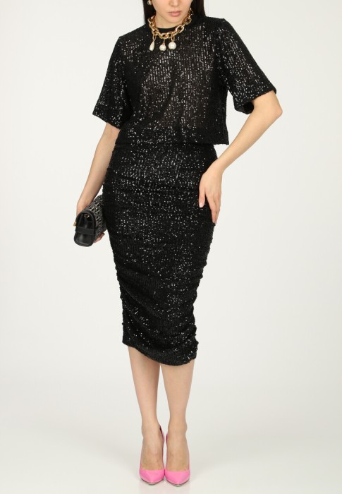 Товар черного цвета с внутренней стороны