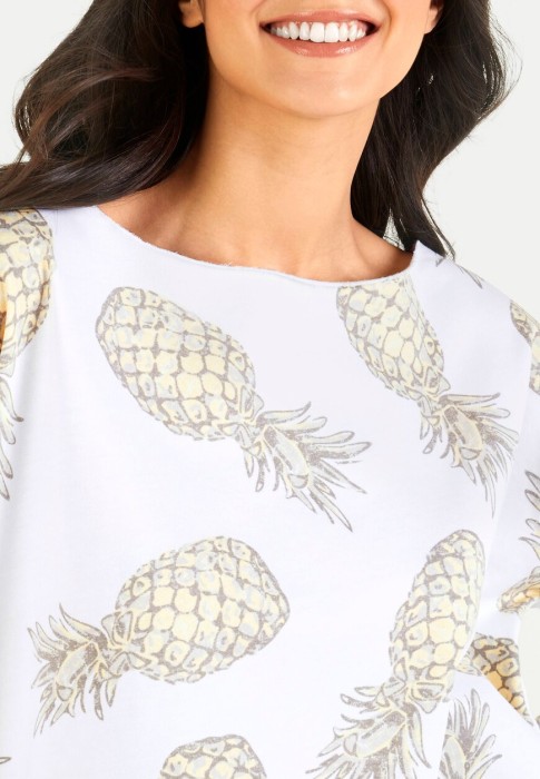 Товар белого цвета с внутренней стороны