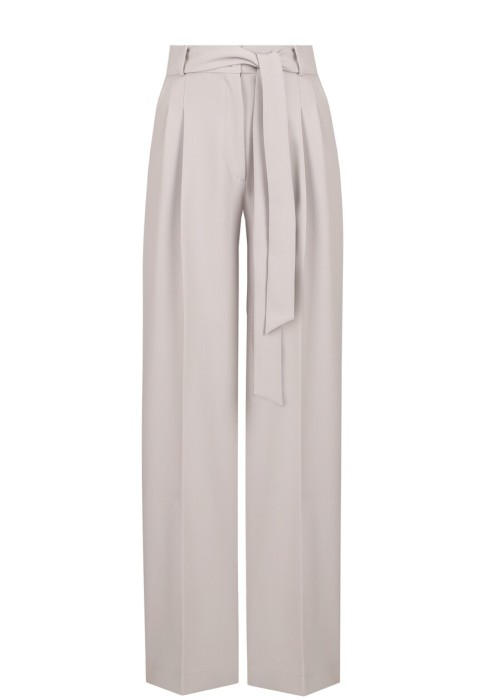 костюм  от известного бренда вид слева