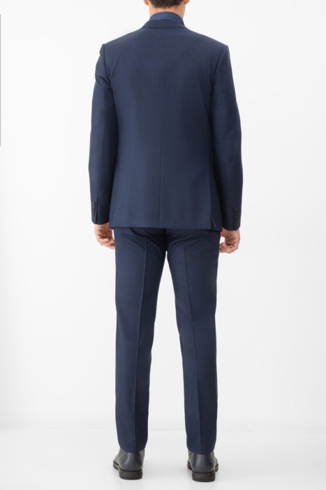 костюм  от бренда brioni вид слева