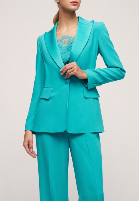 костюм  по цене 79030 руб вид справа