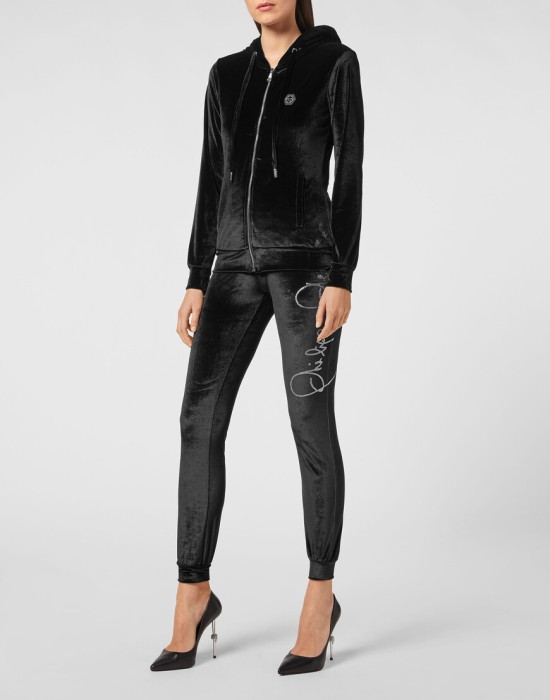 Товар черного цвета с внутренней стороны