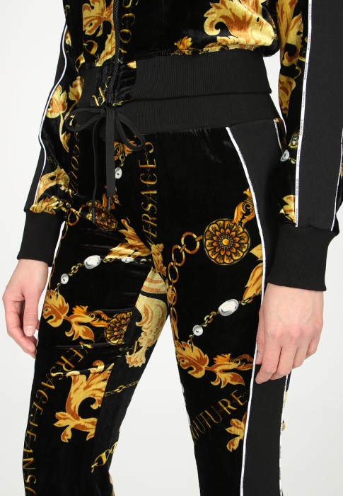 костюм  универсального стиля с лицевой стороны