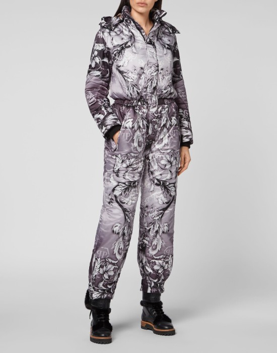 Товар черного цвета с внутренней стороны