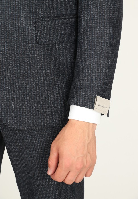 Товар синего цвета с внутренней стороны