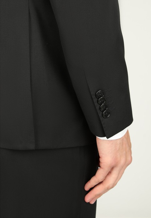 Товар черного цвета с внутренней стороны