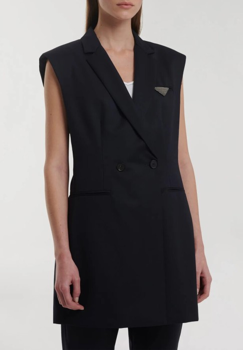 костюм  по цене 148600 руб вид справа