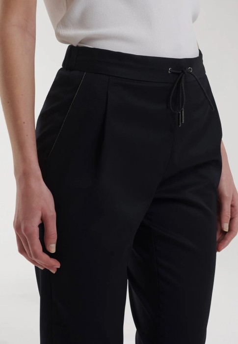 костюм  универсального стиля с лицевой стороны