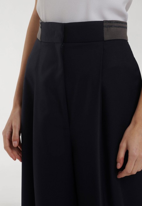 костюм  универсального стиля с лицевой стороны