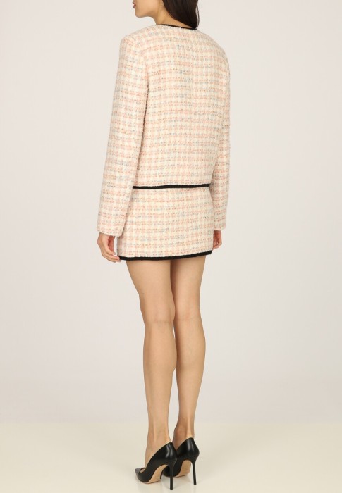 Товар бежевого цвета с внутренней стороны