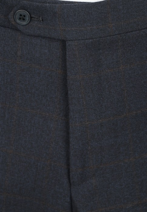 костюм  из проверенных материалов спереди