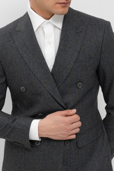 Товар серого цвета с внутренней стороны