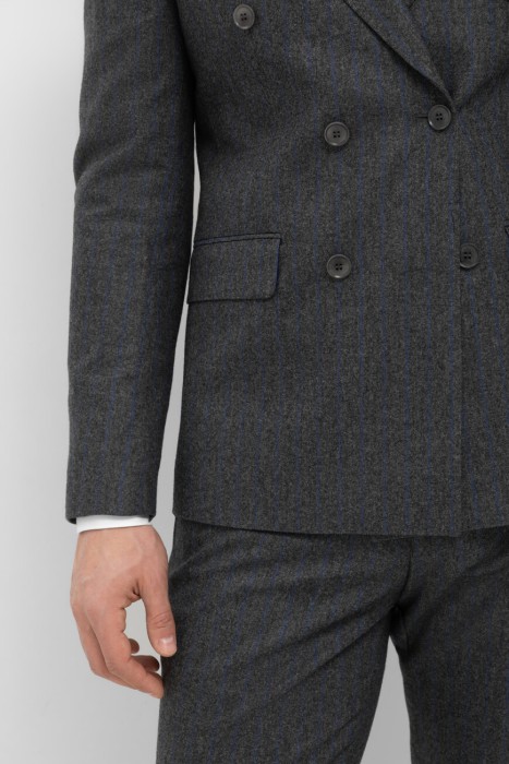 костюм  из шерсти спереди