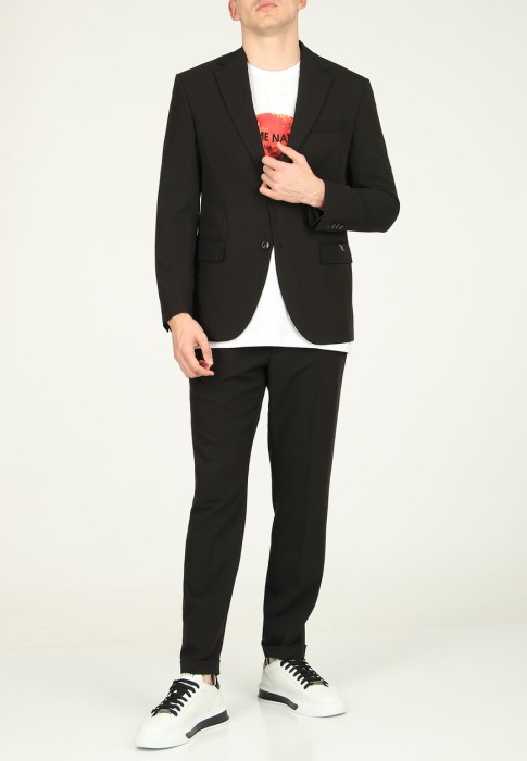 Товар черного цвета с внутренней стороны