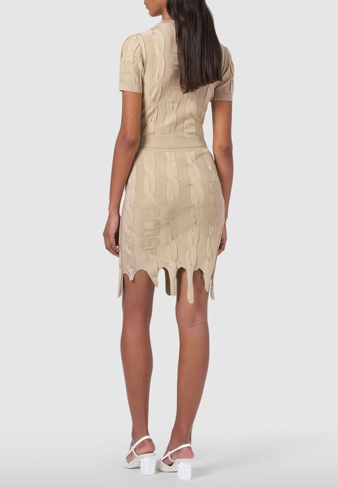 Товар бежевого цвета с внутренней стороны