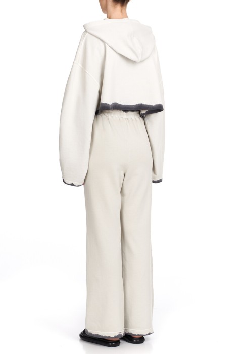 Товар бежевого цвета с внутренней стороны